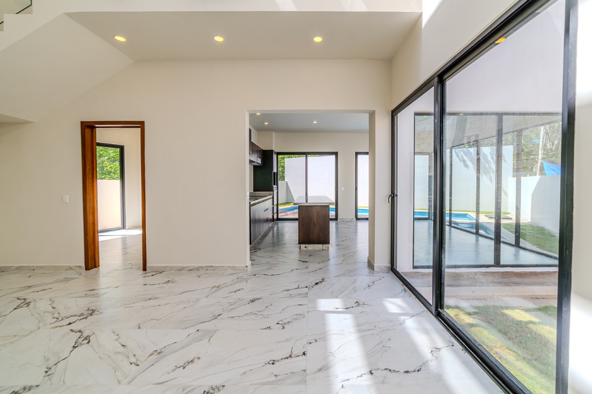 Modern 3-Bedroom Home with Pool &amp; Jacuzzi in Tulum Country Club