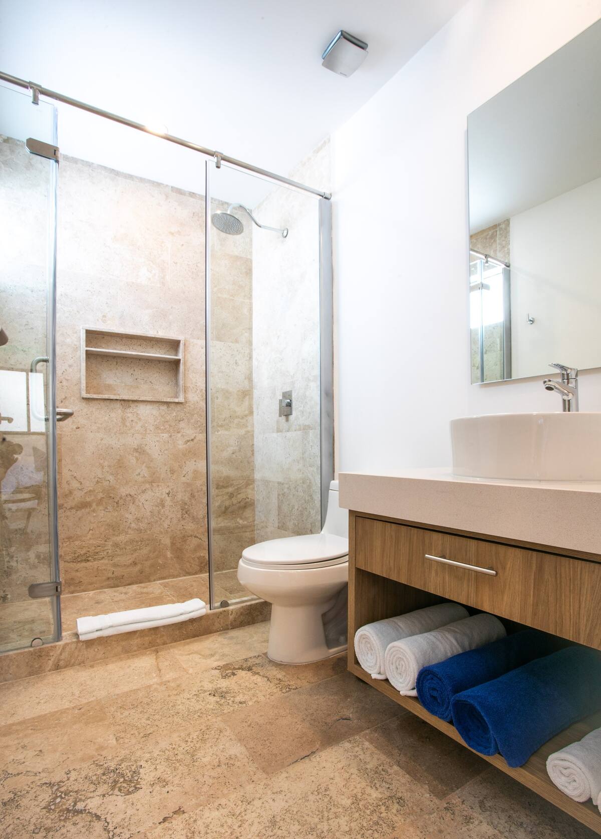 Fully Upgraded 1BR Condo in Playa del Carmen – Rooftop Access, Smart Features &amp; Premium Amenities                     .