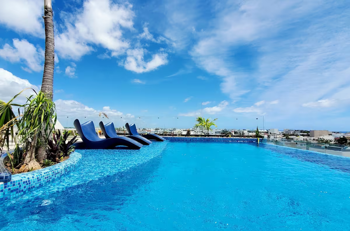 Upgraded 1-Bedroom Condo Just Below Rooftop with Fast Access in Playa del Carmen