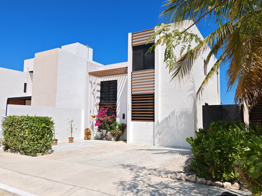 Charming 2-Bedroom, 2-Bathroom Home in Puerto Lindo Chelem – Furnished &amp; Walkable to the Beach.