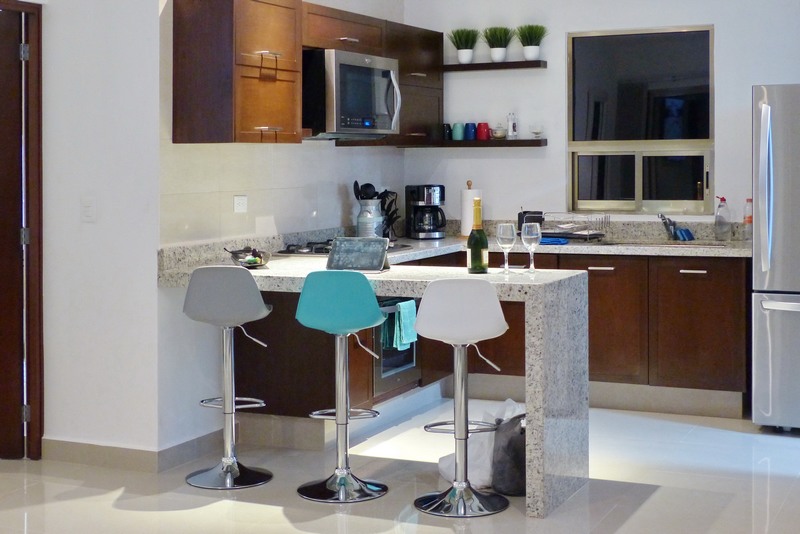 Lock-Off 2-Bed Condo in El Cielo with Pools, Security &amp; High Rental Potential